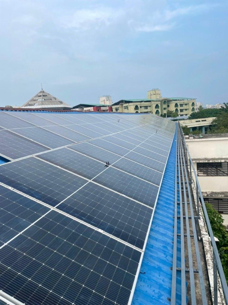 Choosing On-Grid vs Hybrid Solar Systems